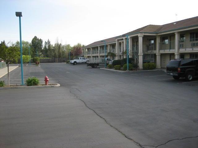 Edge Water Inn Reedley Esterno foto