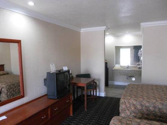 Edge Water Inn Reedley Esterno foto