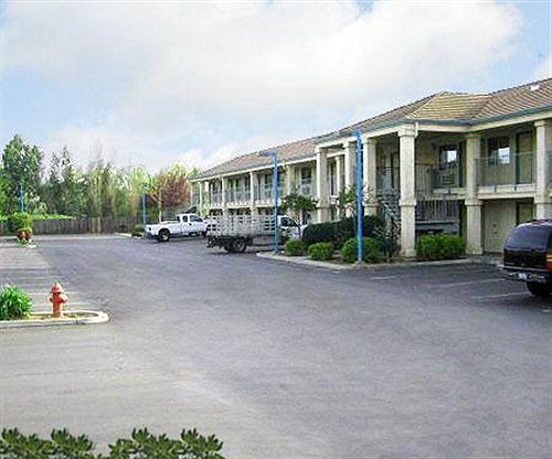 Edge Water Inn Reedley Esterno foto