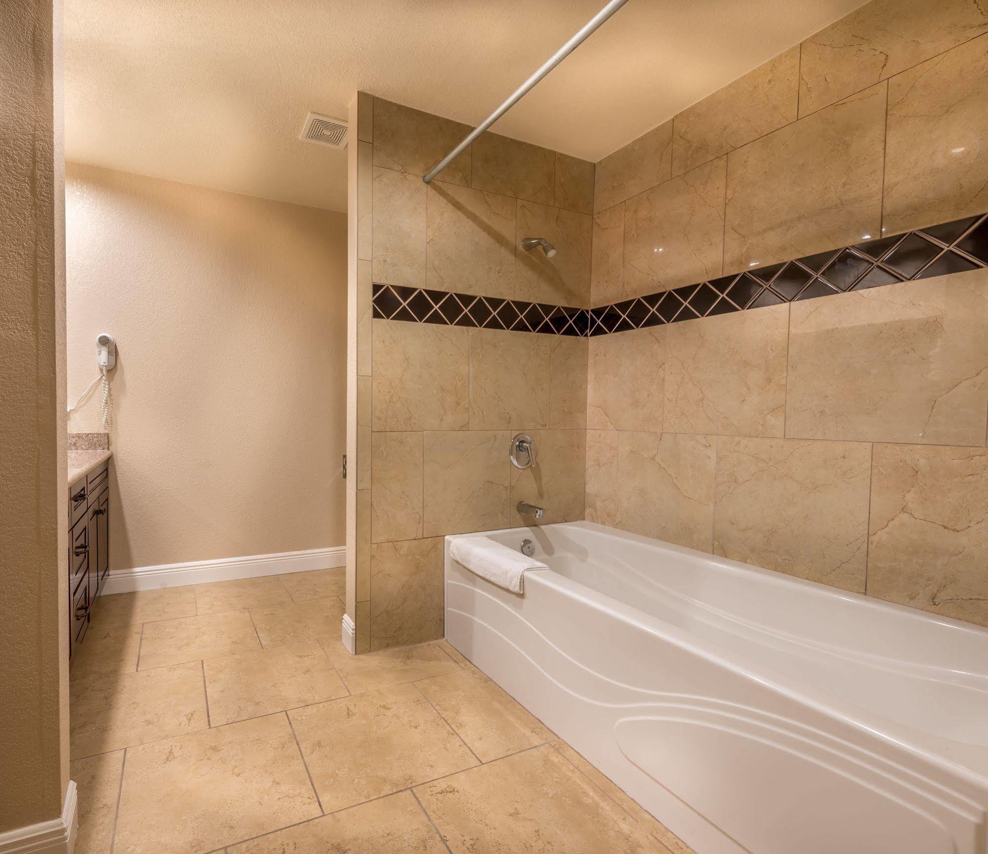 Edge Water Inn Reedley Esterno foto