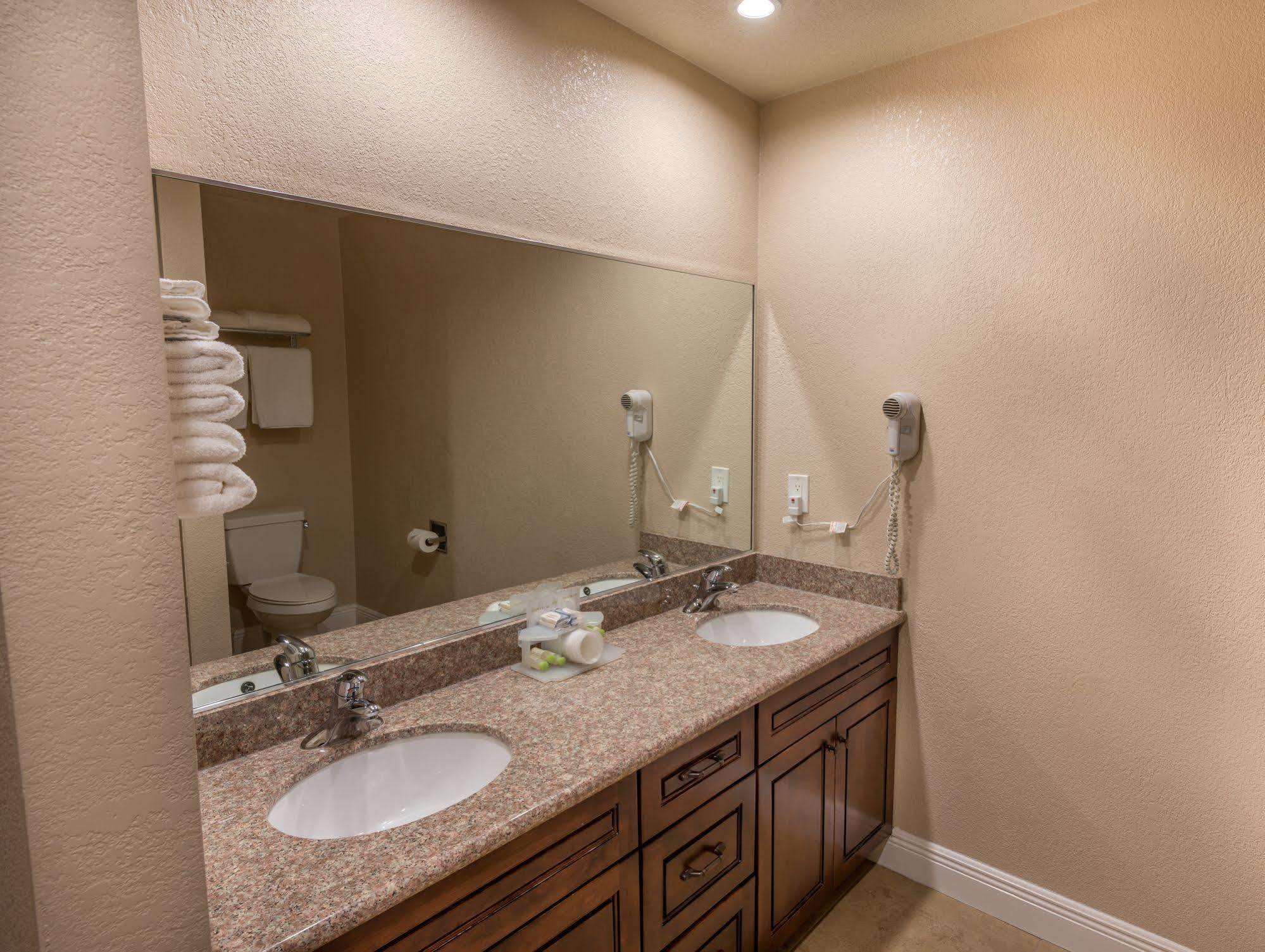 Edge Water Inn Reedley Esterno foto