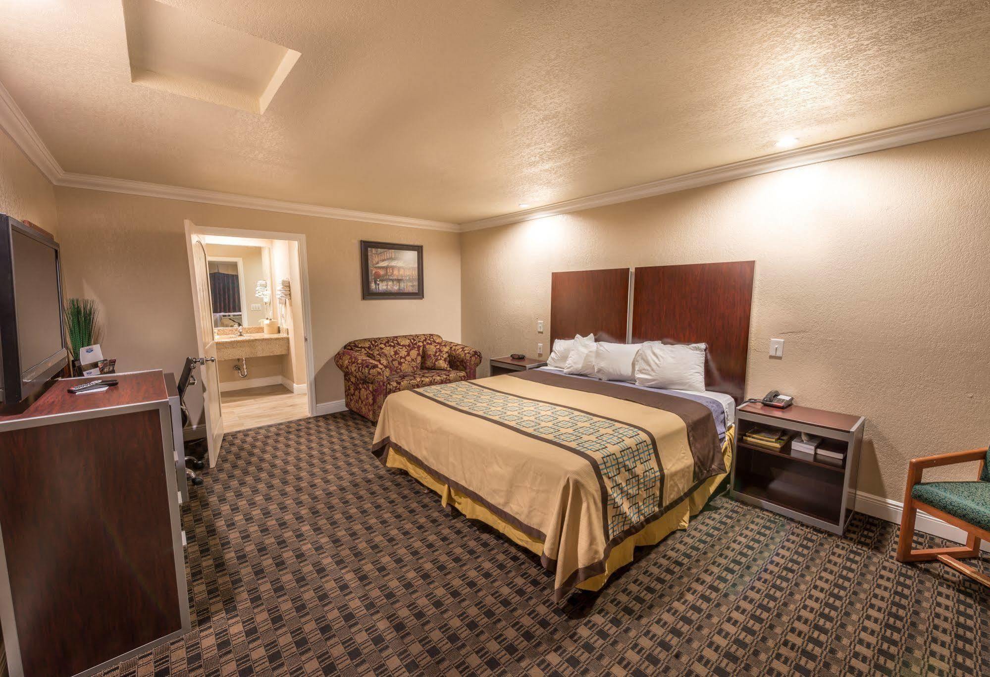 Edge Water Inn Reedley Esterno foto