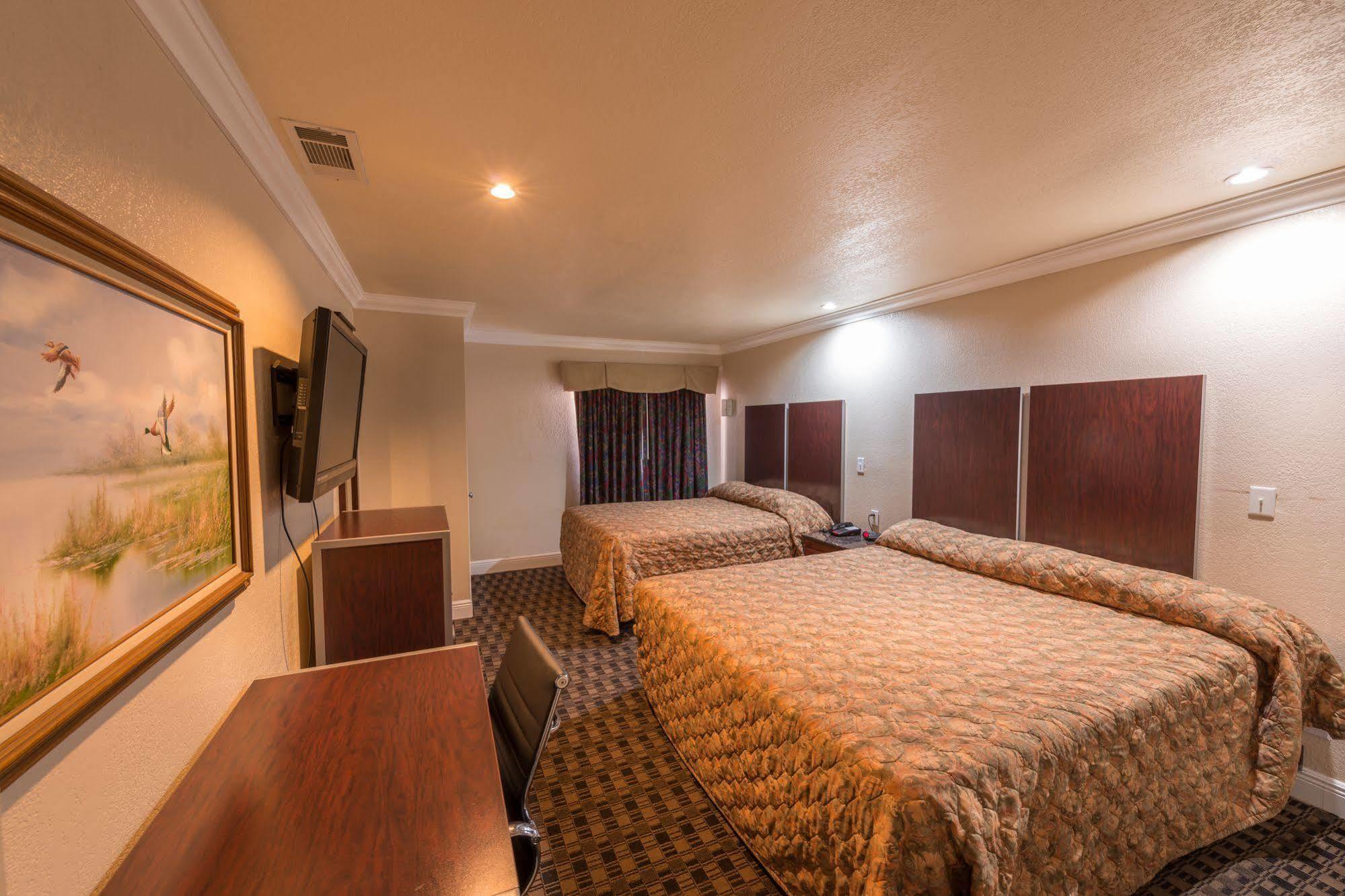 Edge Water Inn Reedley Esterno foto