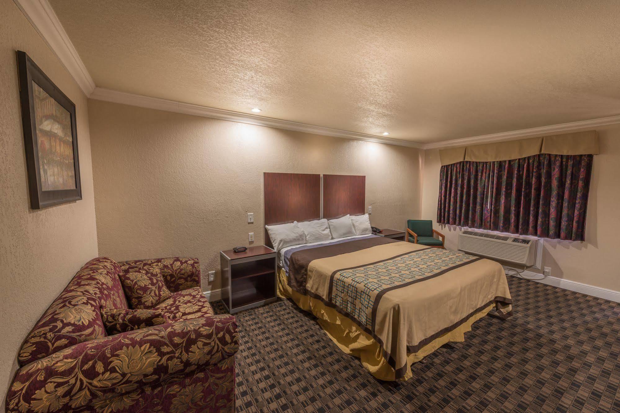 Edge Water Inn Reedley Esterno foto