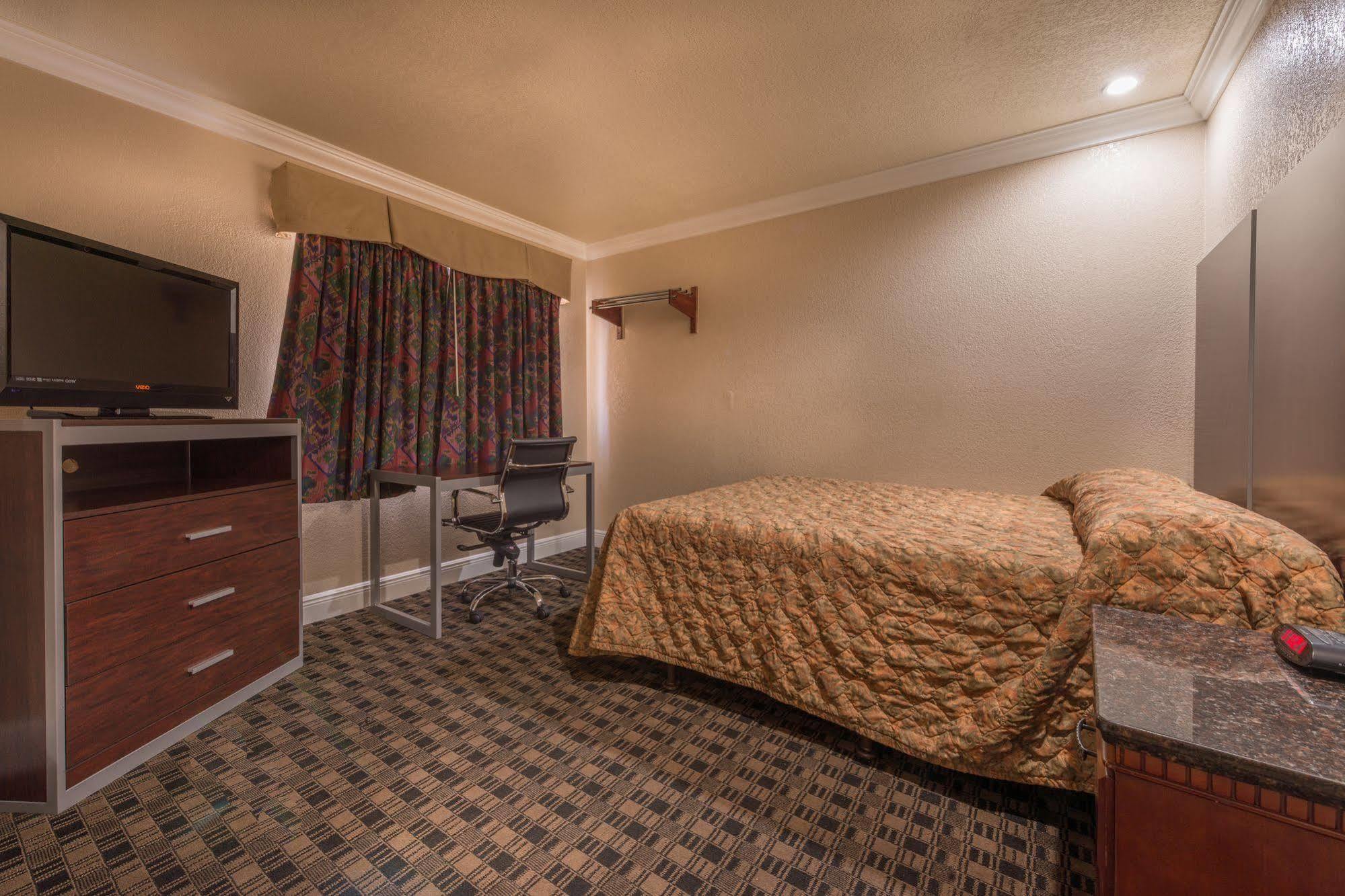 Edge Water Inn Reedley Esterno foto